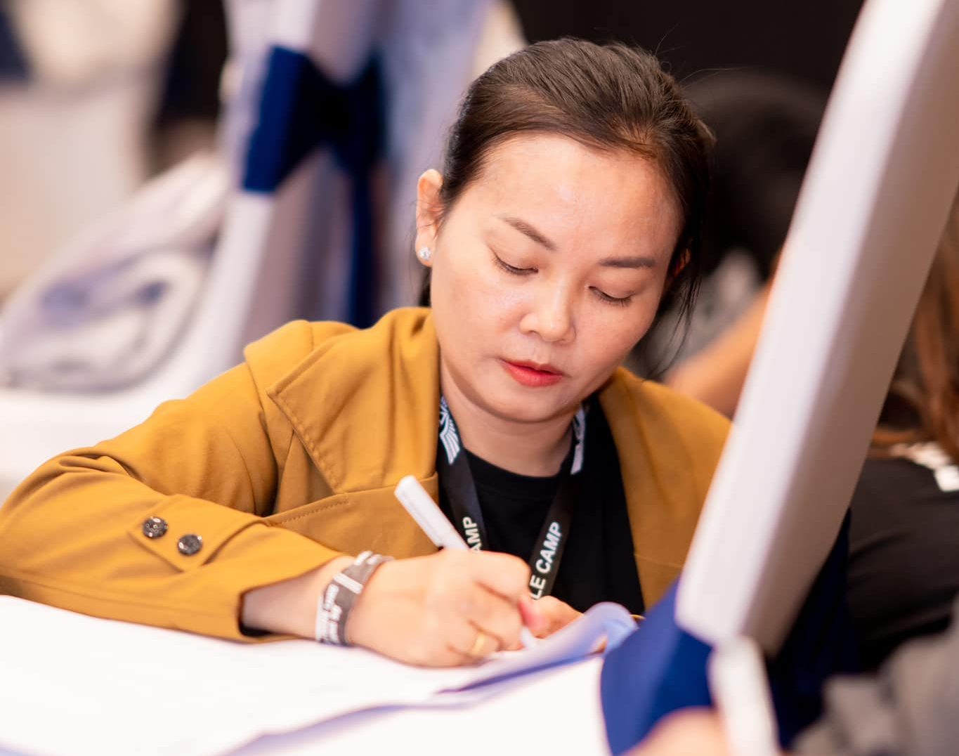 Nếu Bạn Đang Nghĩ Đến Việc Từ Bỏ Kinh Doanh Gạch, Hãy Đọc Bài Viết Này Trước!